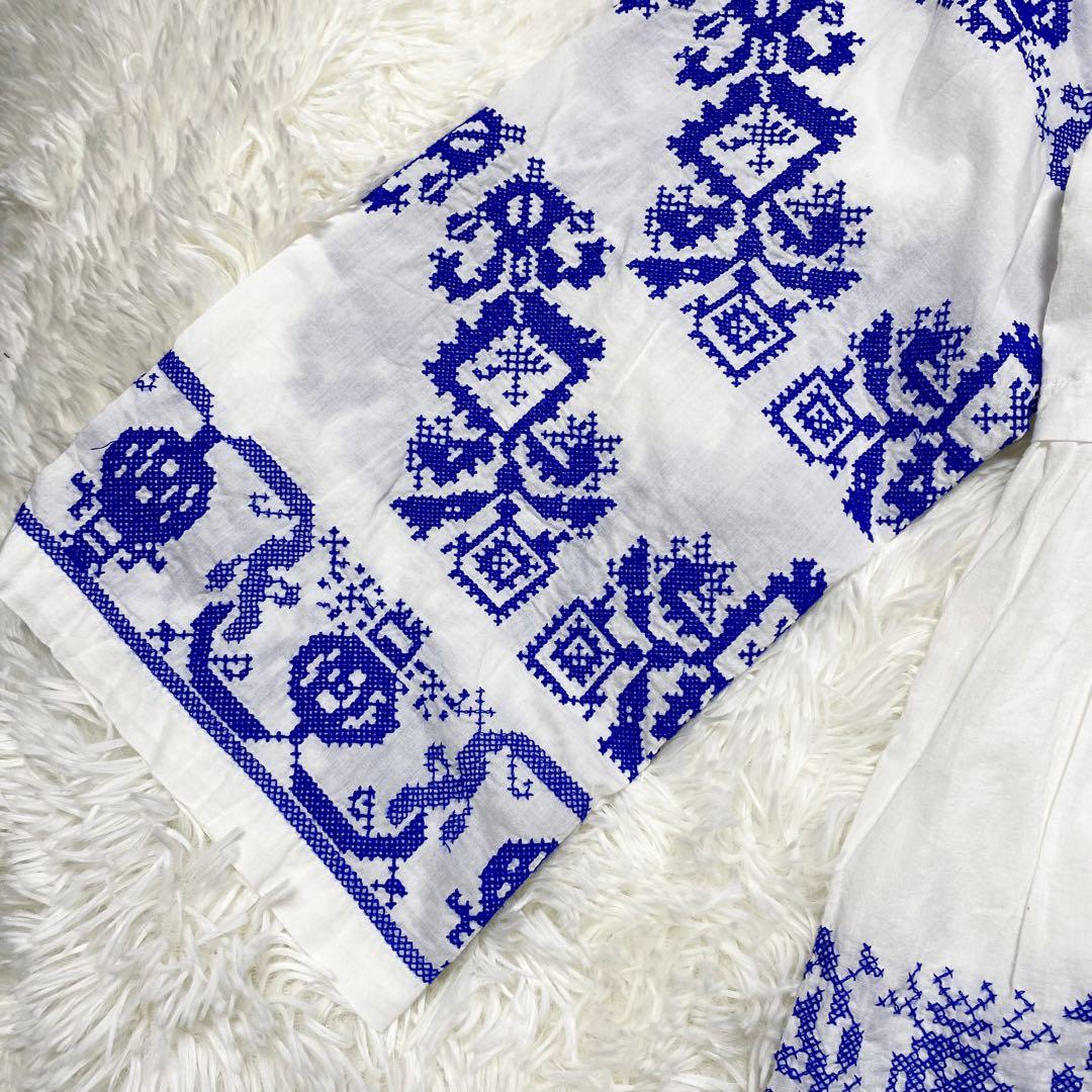Sara mallika Embroidery Top ブラウス　刺繍　Vネック