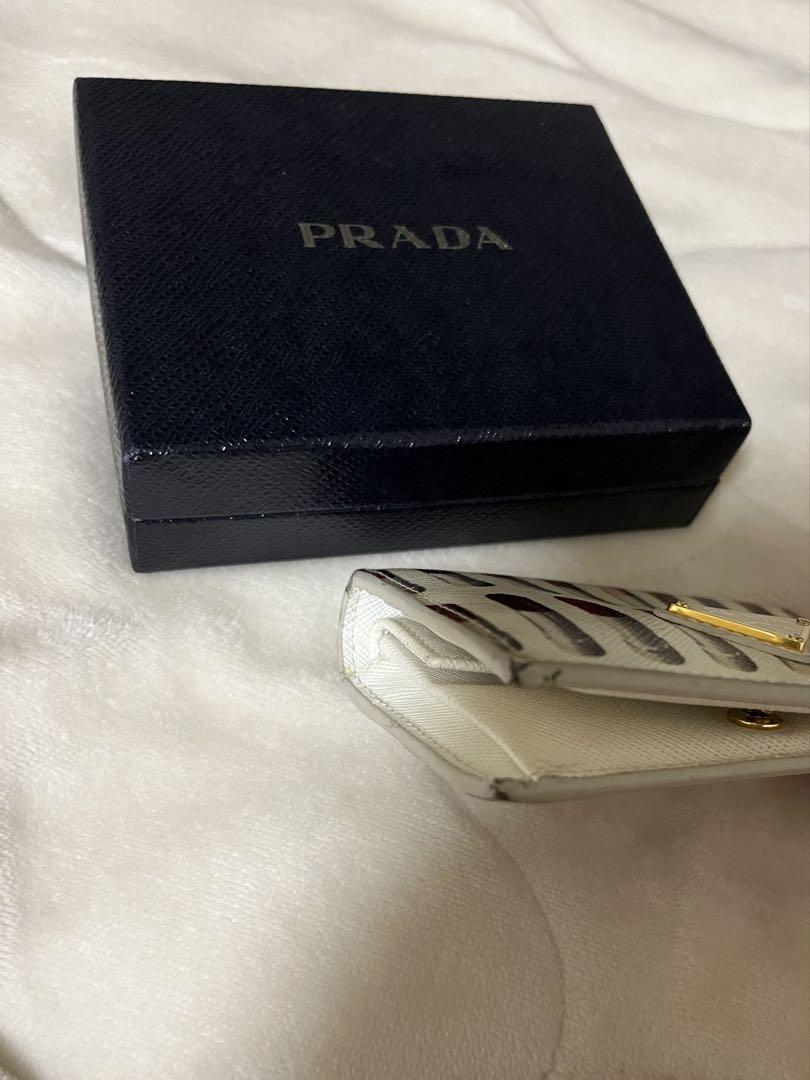 PRADA 折り財布 リップ トライアングル 三角ロゴ 限定 希少品 正規品 - メルカリ