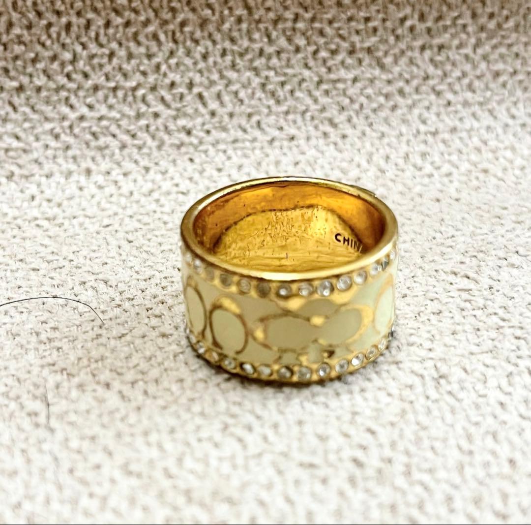 COACH ホワイトエナメルリング ストーン付き