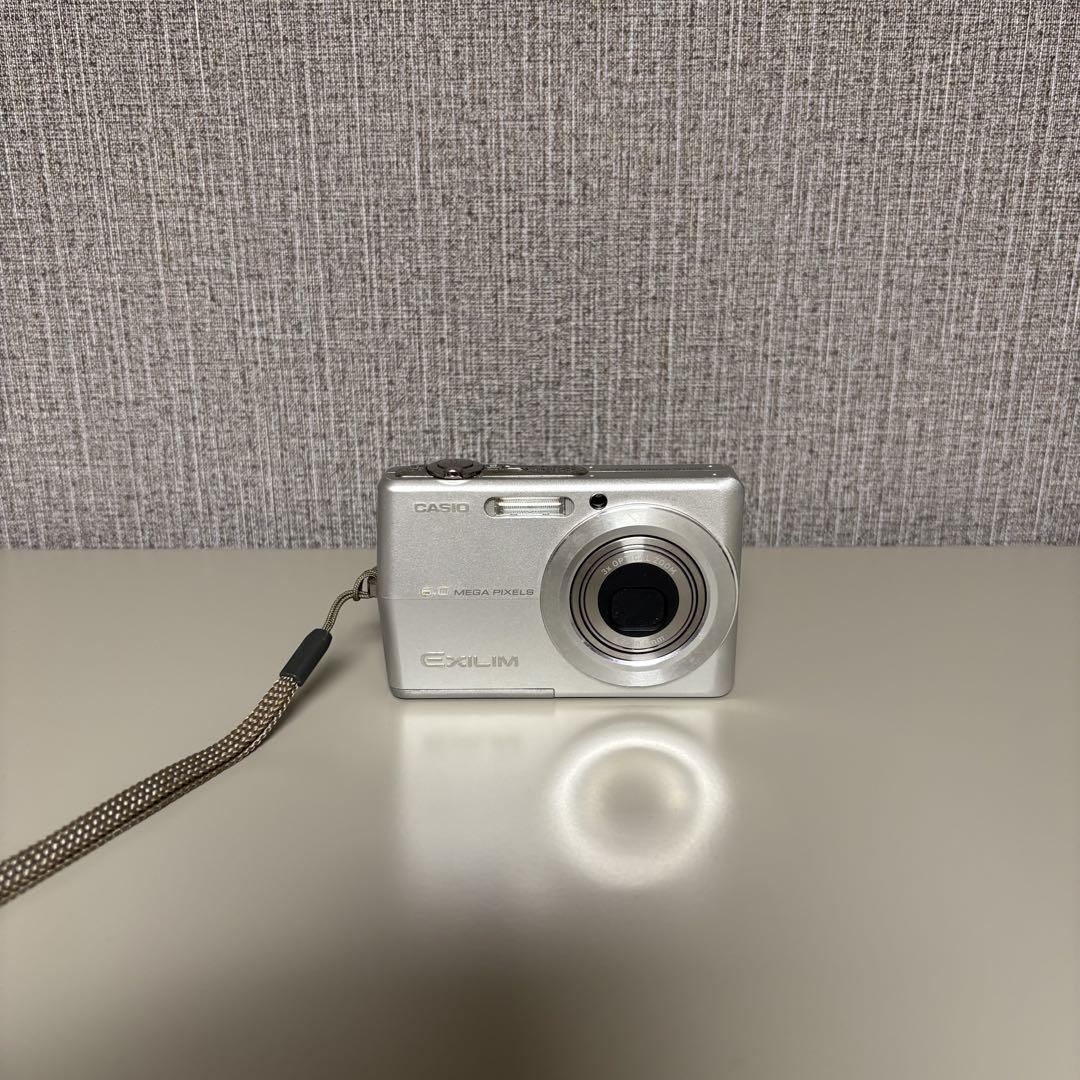 CASIO EXILIM 5.0mega pixels充電器•メモリーカード付き