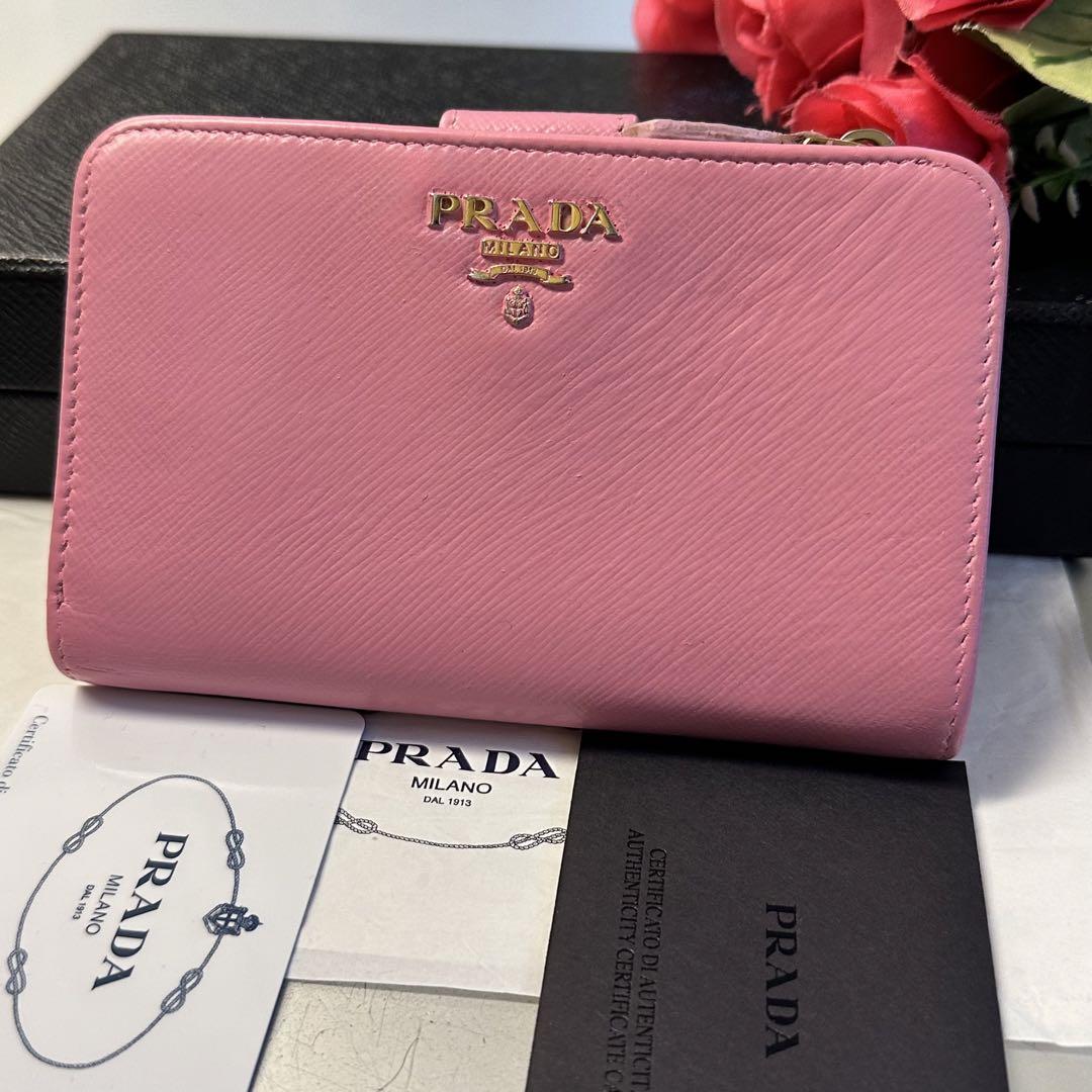 新品同様‼️ プラダ　PRADA 財布　二つ折り　折り財布　サフィアーノレザー