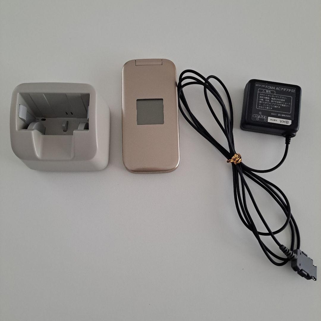 格安SALEスタート! docomo 充電器付き ガラケー F08C 携帯電話本体