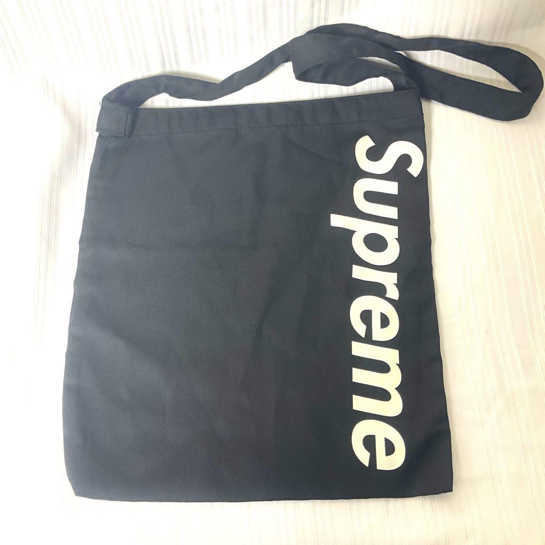 Supreme ブラック ロゴサコッシュ - メルカリ