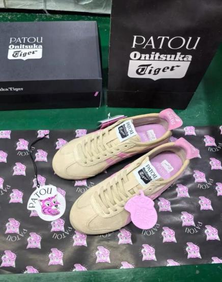 PATOU × Onitsuka Tiger コラボスニーカー 15,015円