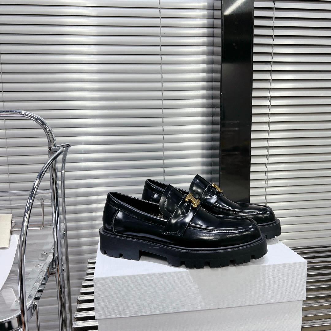 【極美品】CELINE 黒のカジュアルシューズ37-23.5CM