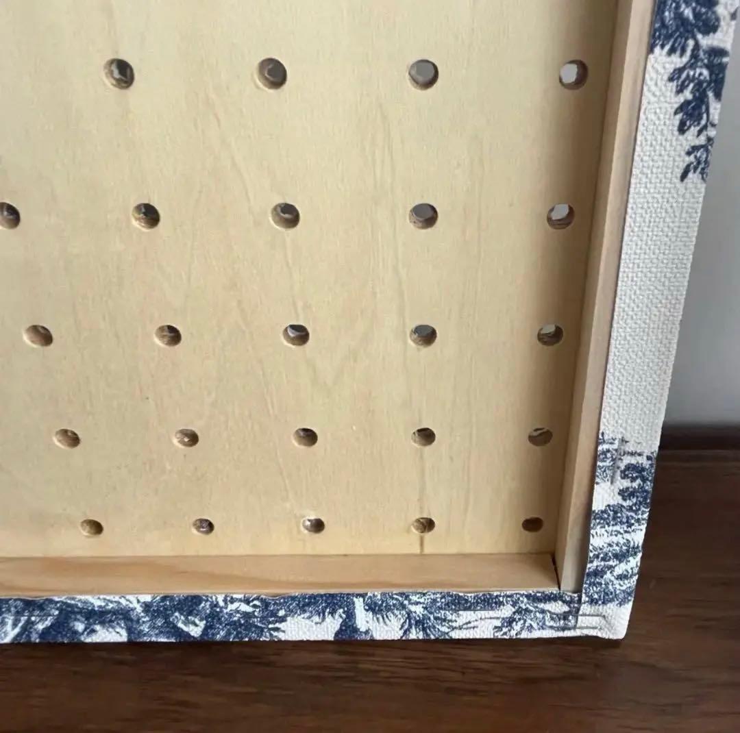 トワルドジュイの有孔ボード 69.5x31.5cm