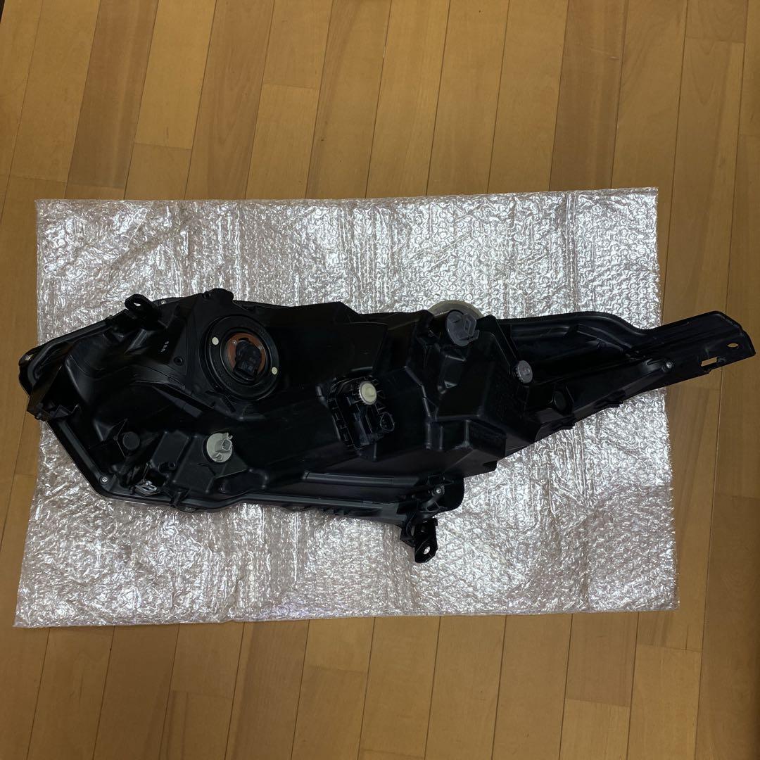 HONDA ヴェゼルRU3右ヘッドライト