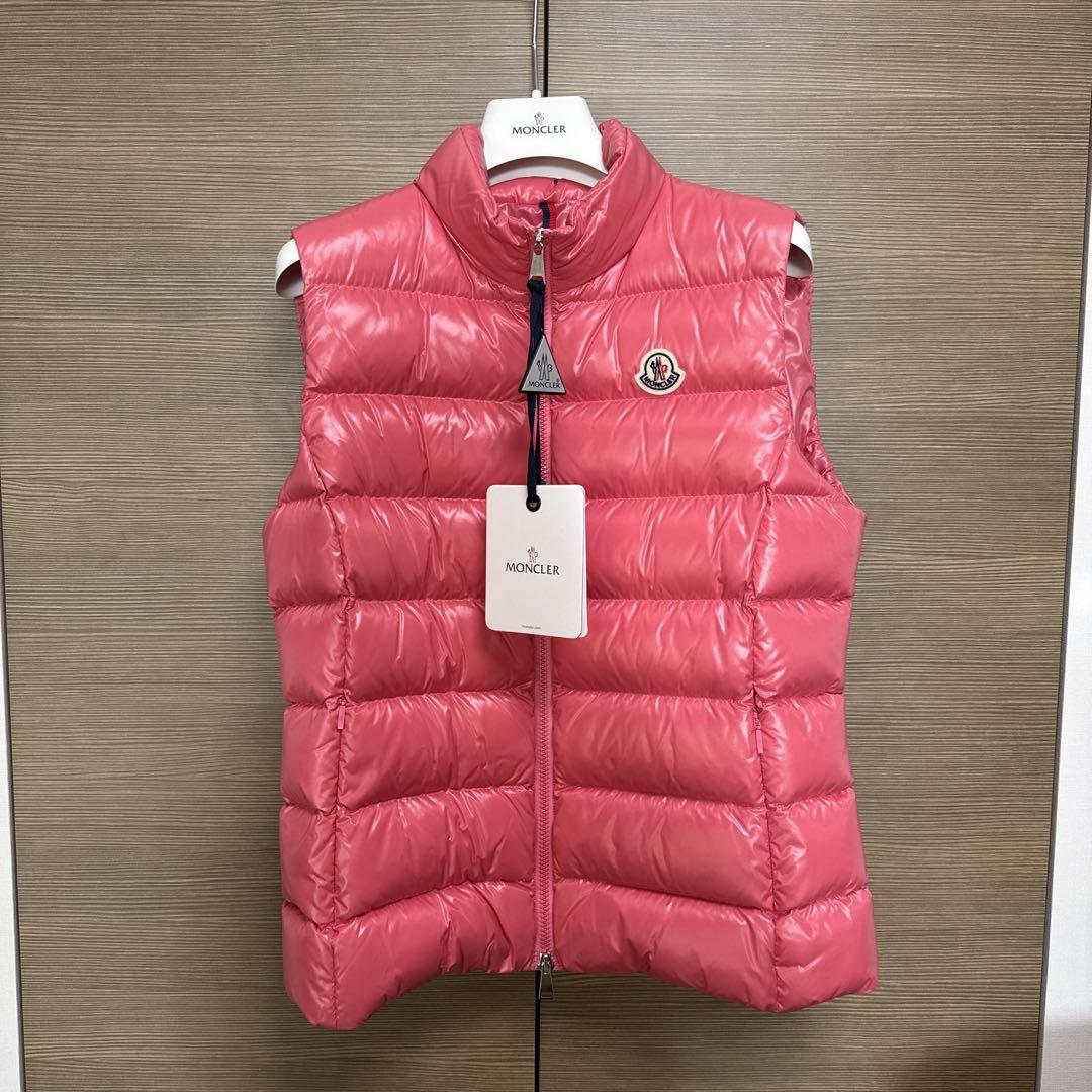 MONCLER ピンク ダウンベスト（新品、未使用）
