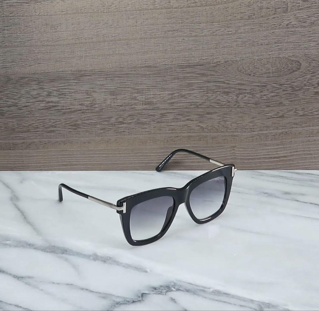TOM FORD サングラス Dasha TF822