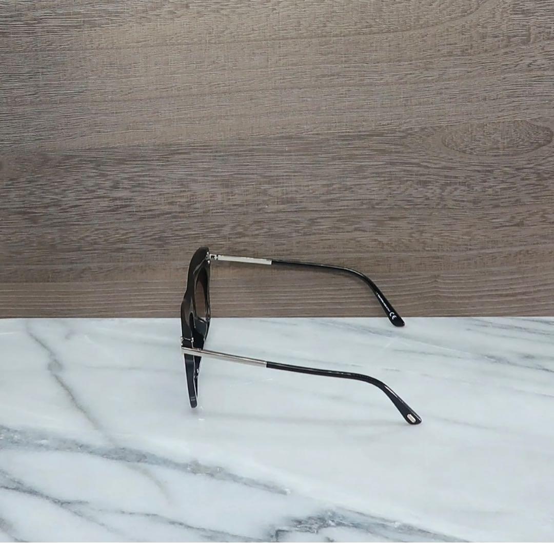 TOM FORD サングラス Dasha TF822