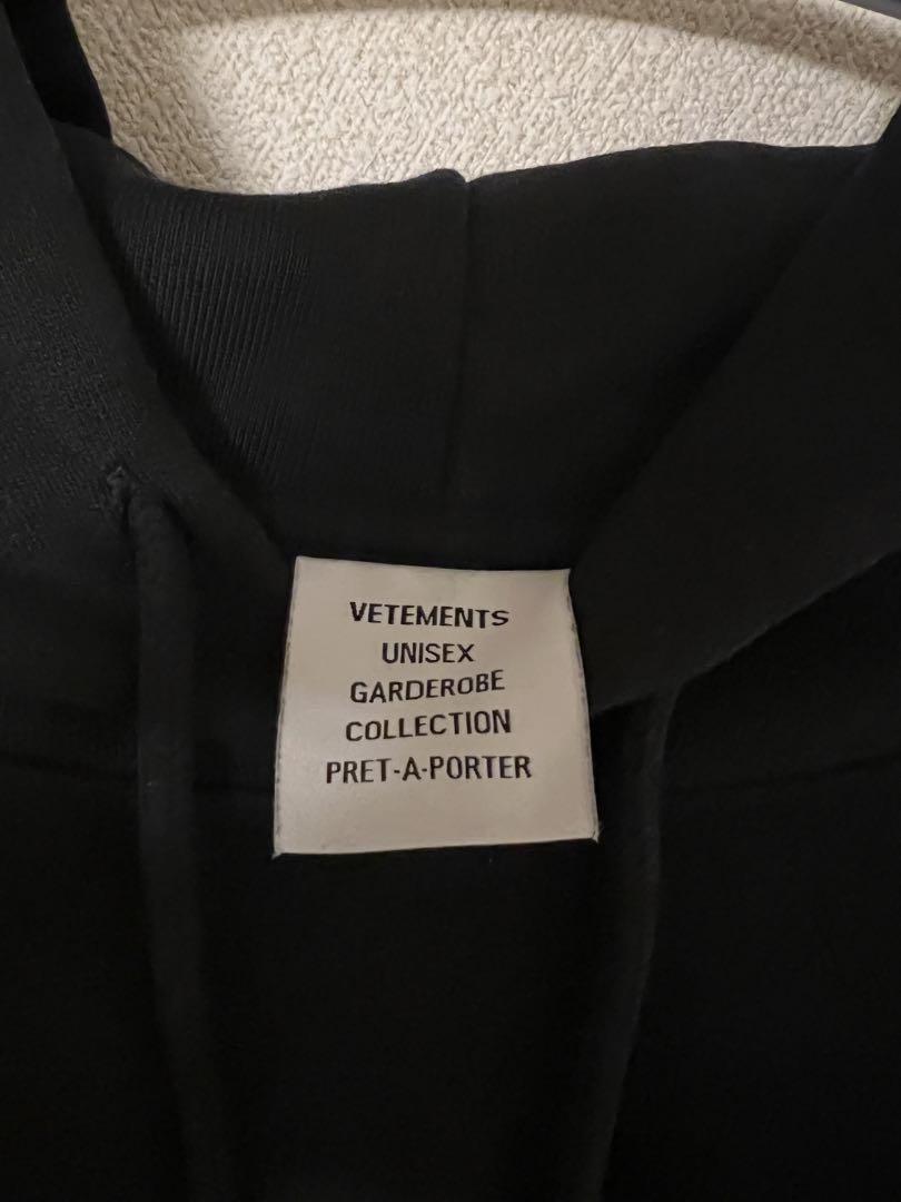 VETEMENTS (ヴェトモン) World Tour HOODIE