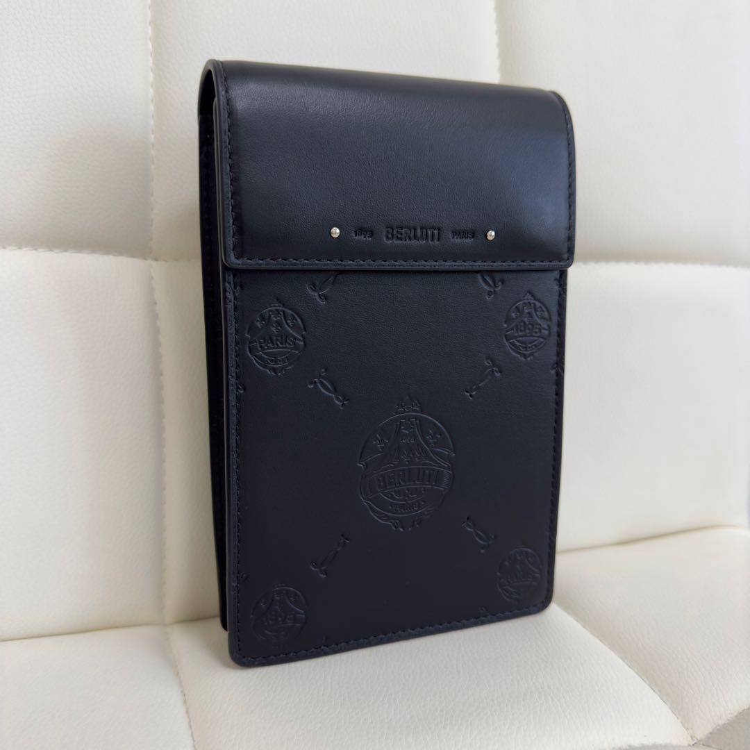 極美品 定価25万円 ベルルッティ 限定クレストロゴ エンボス