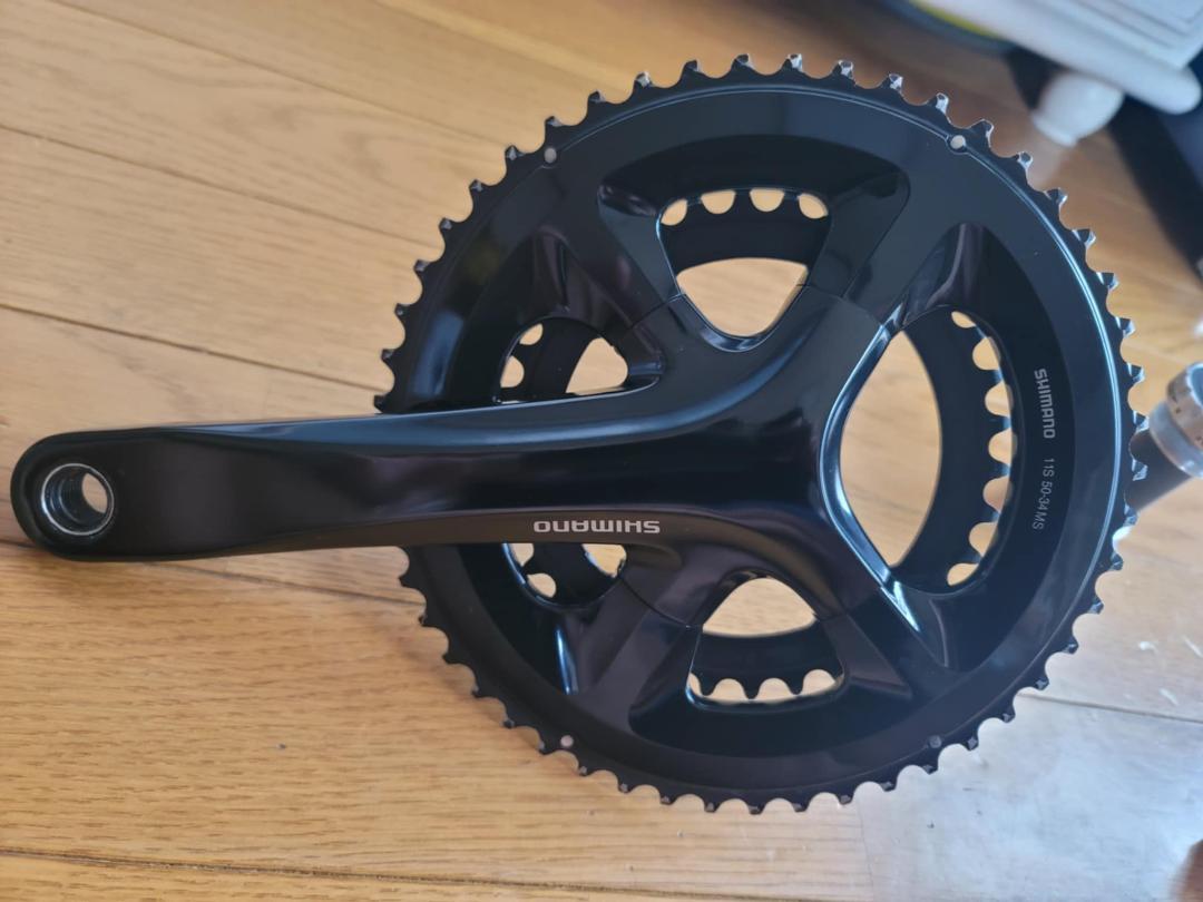 Shimano クランクセットとボトムブラケット