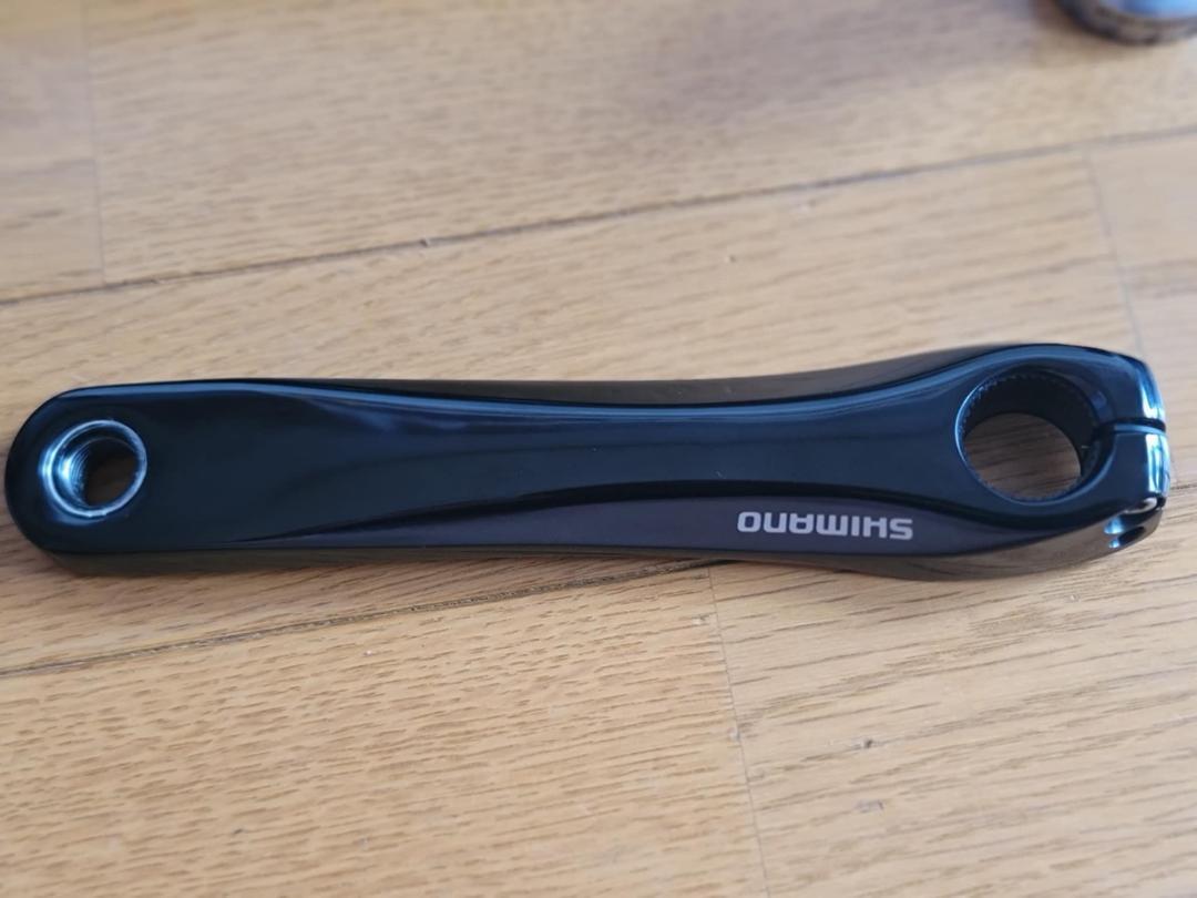 Shimano クランクセットとボトムブラケット