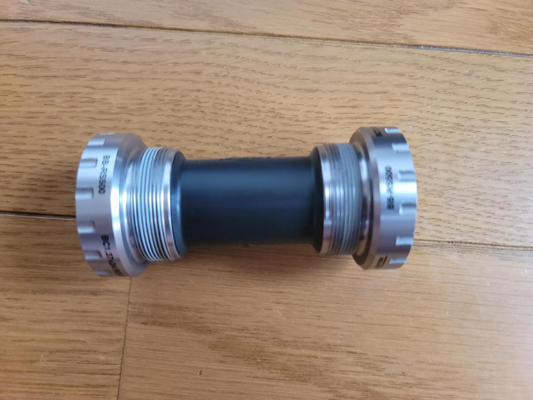Shimano クランクセットとボトムブラケット