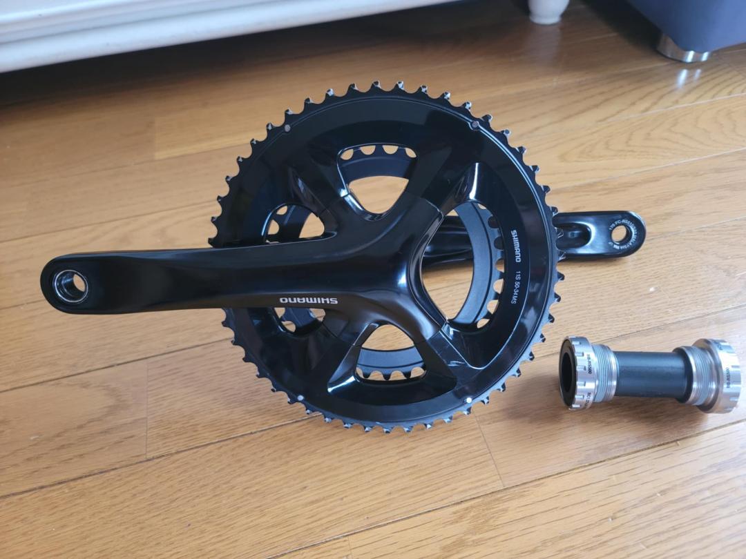 Shimano クランクセットとボトムブラケット