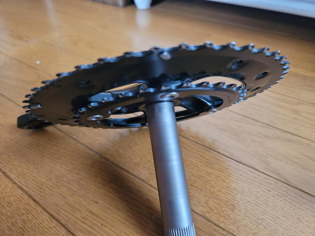 Shimano クランクセットとボトムブラケット