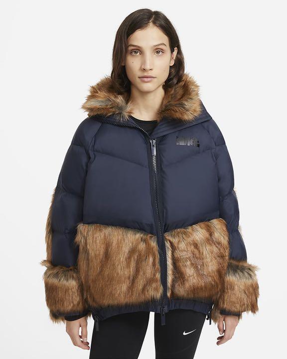 有名人芸能人】 × Nike sacai Sサイズ ダウン 新品 ネイビー Parka 新年度予算案 NIKE XSサイズ ネイビー フーディー sacai × パーカー