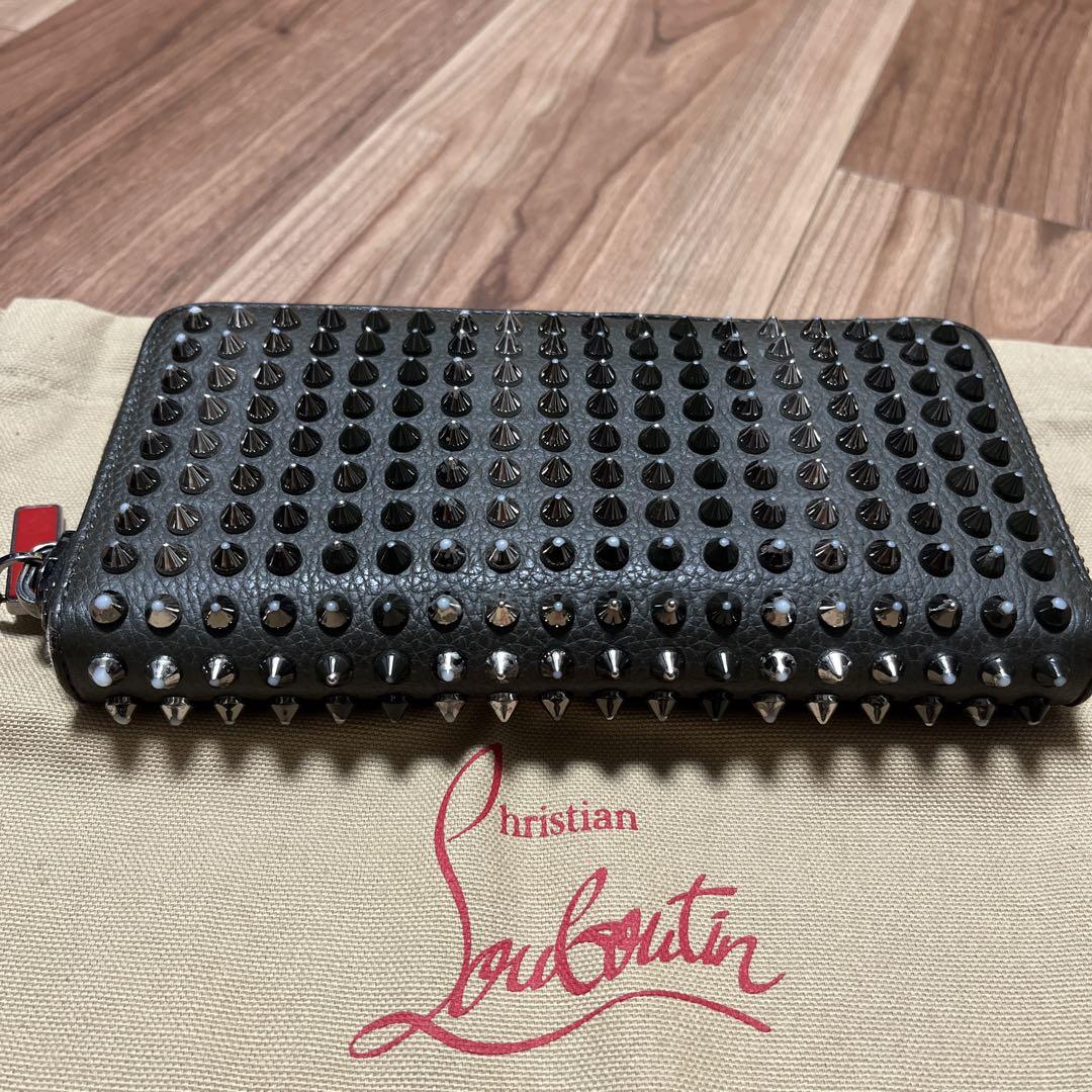 Christian Louboutin スタッズ付き長財布