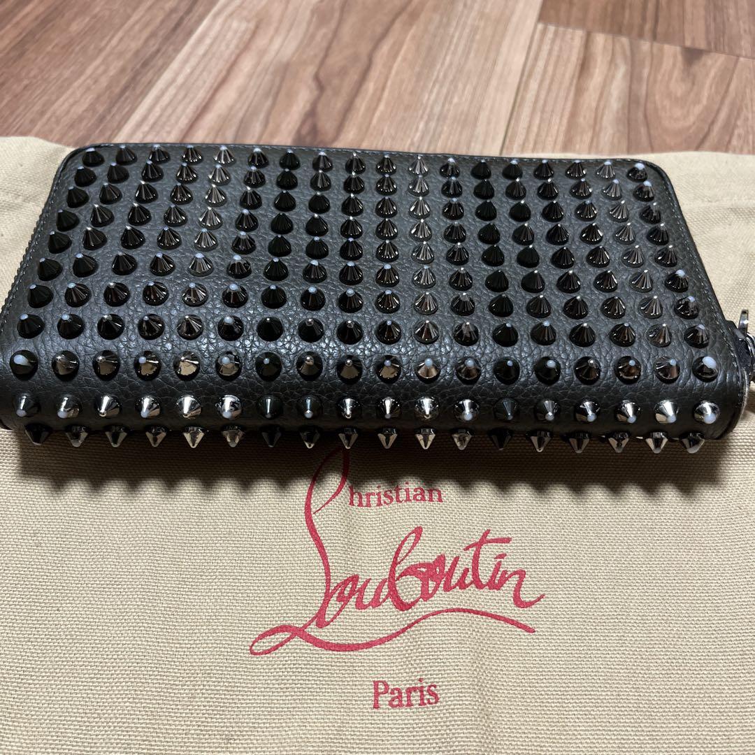 Christian Louboutin スタッズ付き長財布