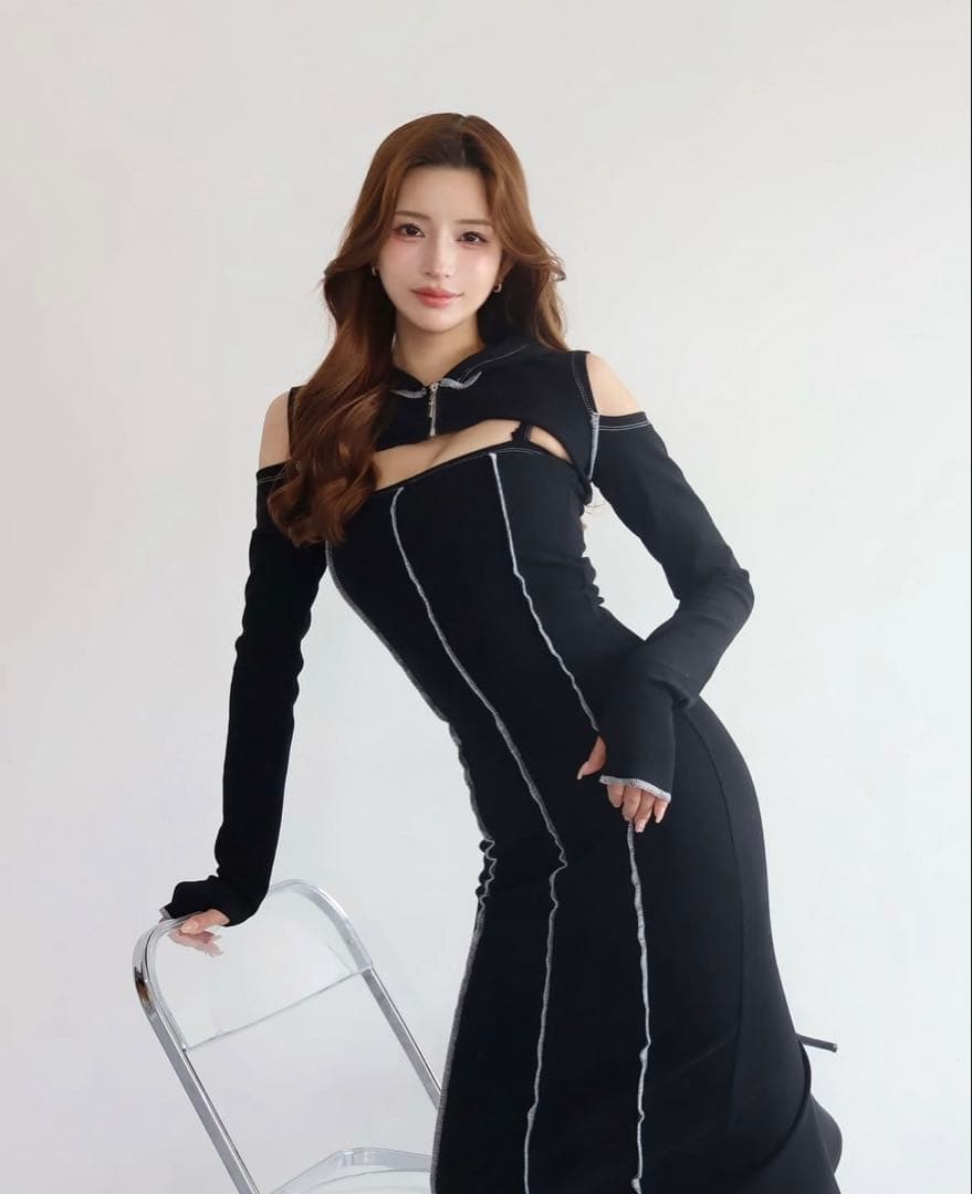 randy カットアウトフーディーワンピース