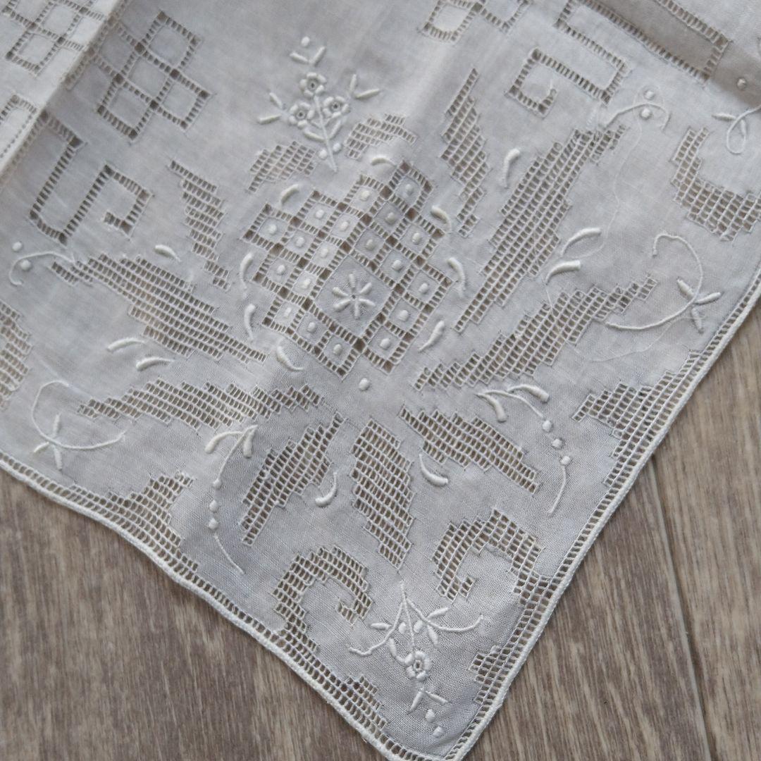 スワトー 美しい刺繍のハンカチーフ 人気ブランドを