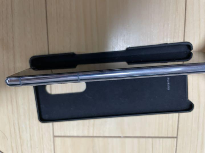 大人気新品 Xperia グレー SIMロック解除済み 純正ケース付き jZA3y-m95605323629 1 au 最安価格(税込)