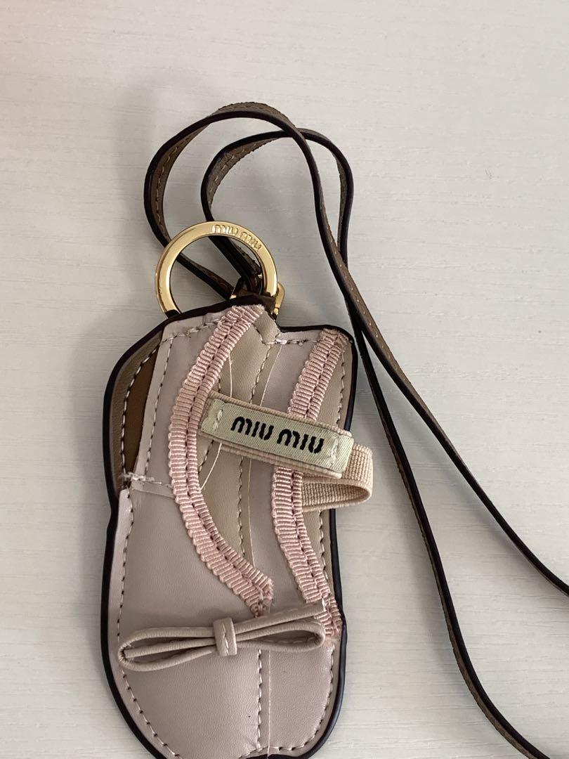 可愛いの格上げ【miumiu】バレエレザー チャーム 早い者勝ち！ MIUMIU ミュウバレエレザーキーホルダー - メルカリ