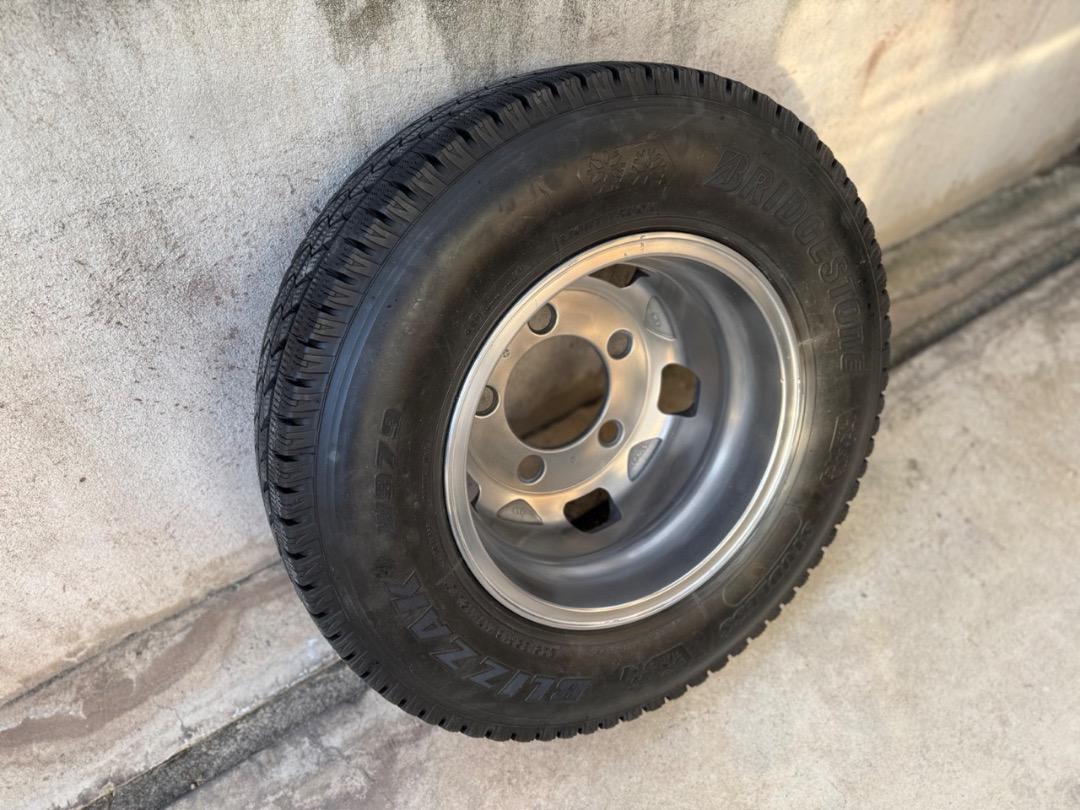 【キナト】ブリザック205/85R16純正アルミホイール付き、1セット②