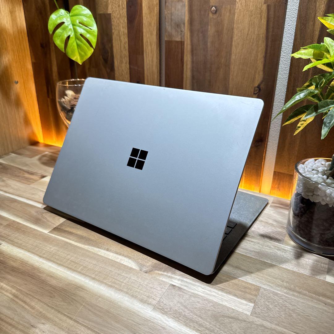 大人気‼️Surface Laptop☘プラチナ☘タッチパネル式☘ノートパソコン