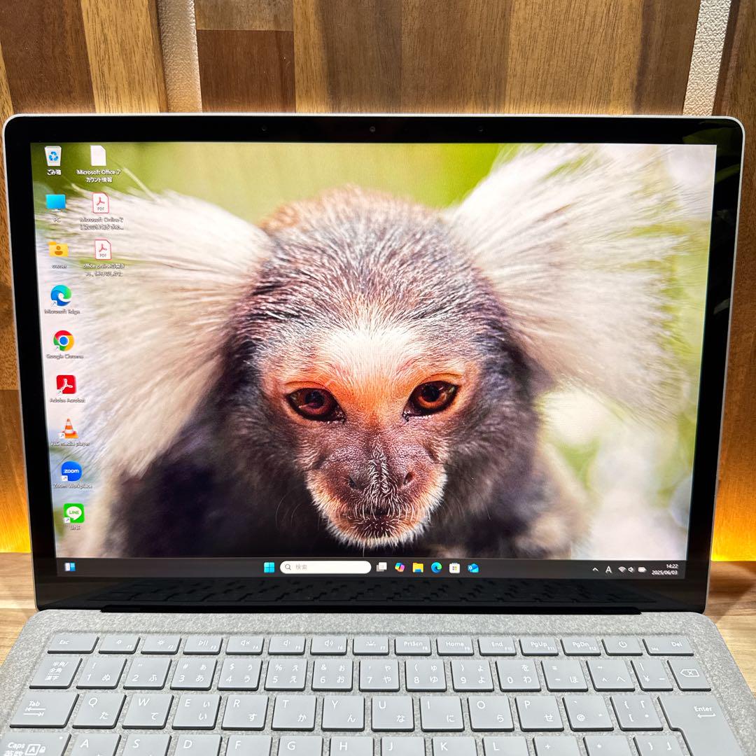 大人気‼️Surface Laptop☘プラチナ☘タッチパネル式☘ノートパソコン