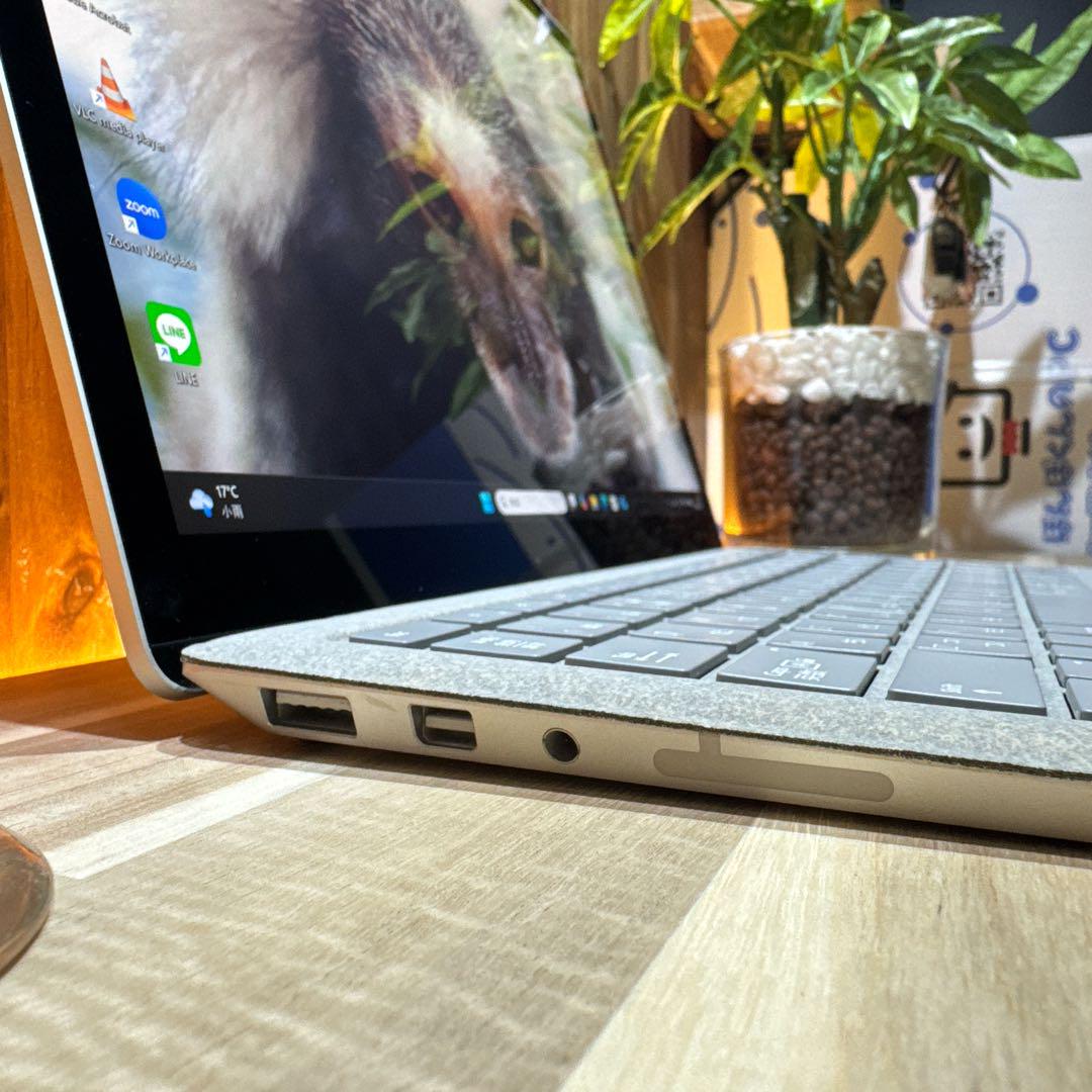 大人気‼️Surface Laptop☘プラチナ☘タッチパネル式☘ノートパソコン
