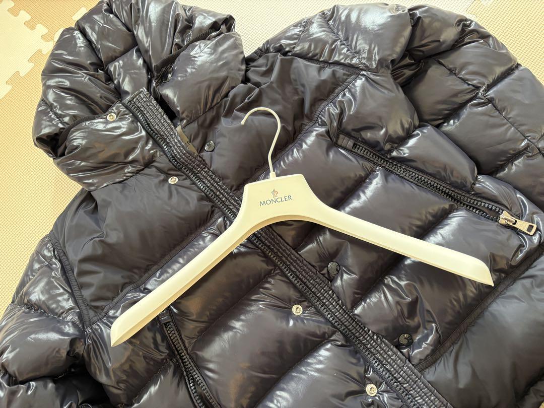 MONCLER ダウンジャケット フード付き