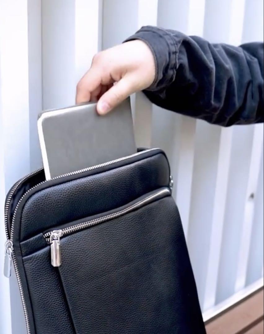 新品✌️本革レザーリュック　薄型　スタイリッシュ　ビジネス　ビジカジ　機能◎