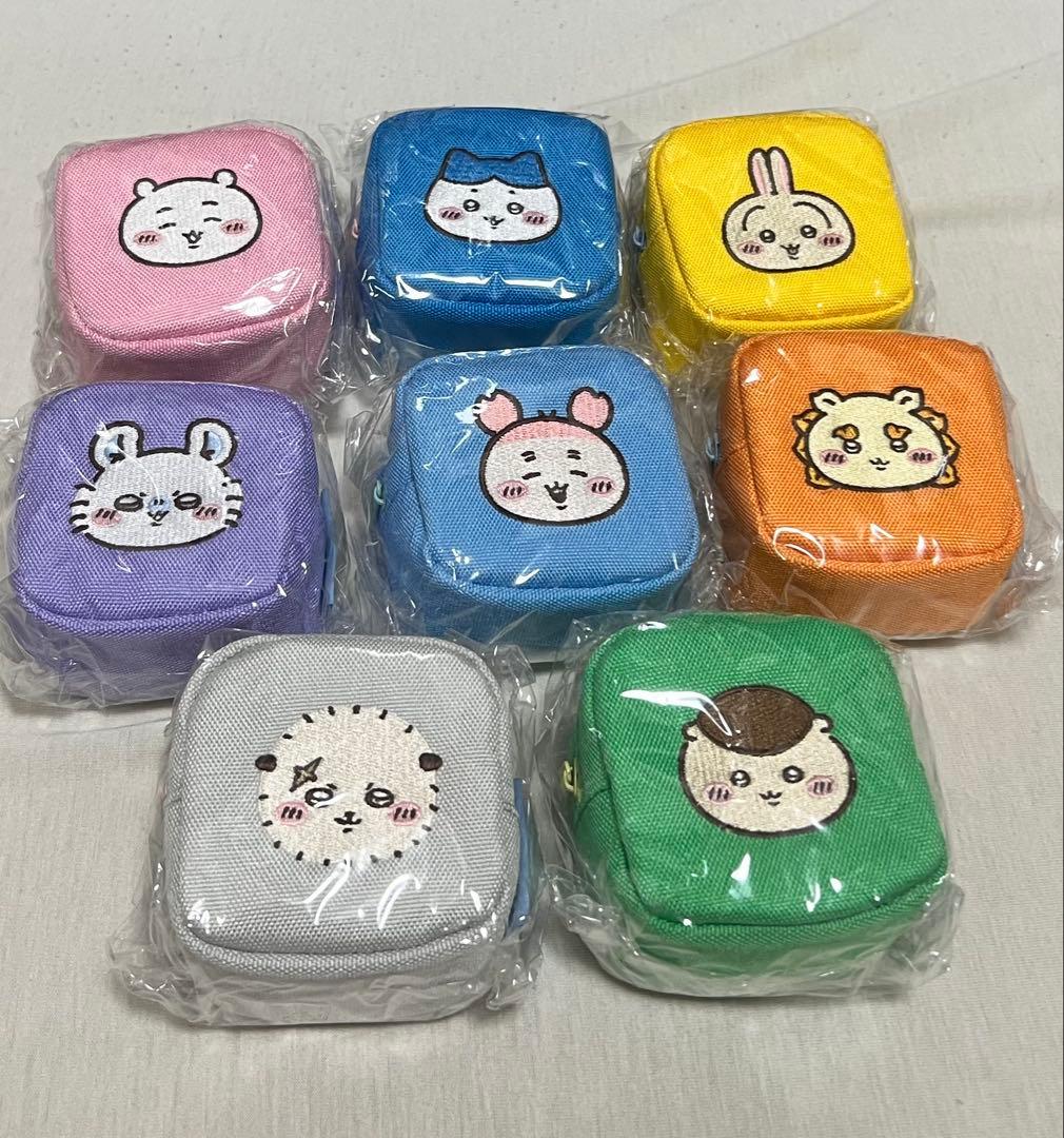 ちいかわ カラビナつき刺繍スクエアミニポーチ全8種コンプリート