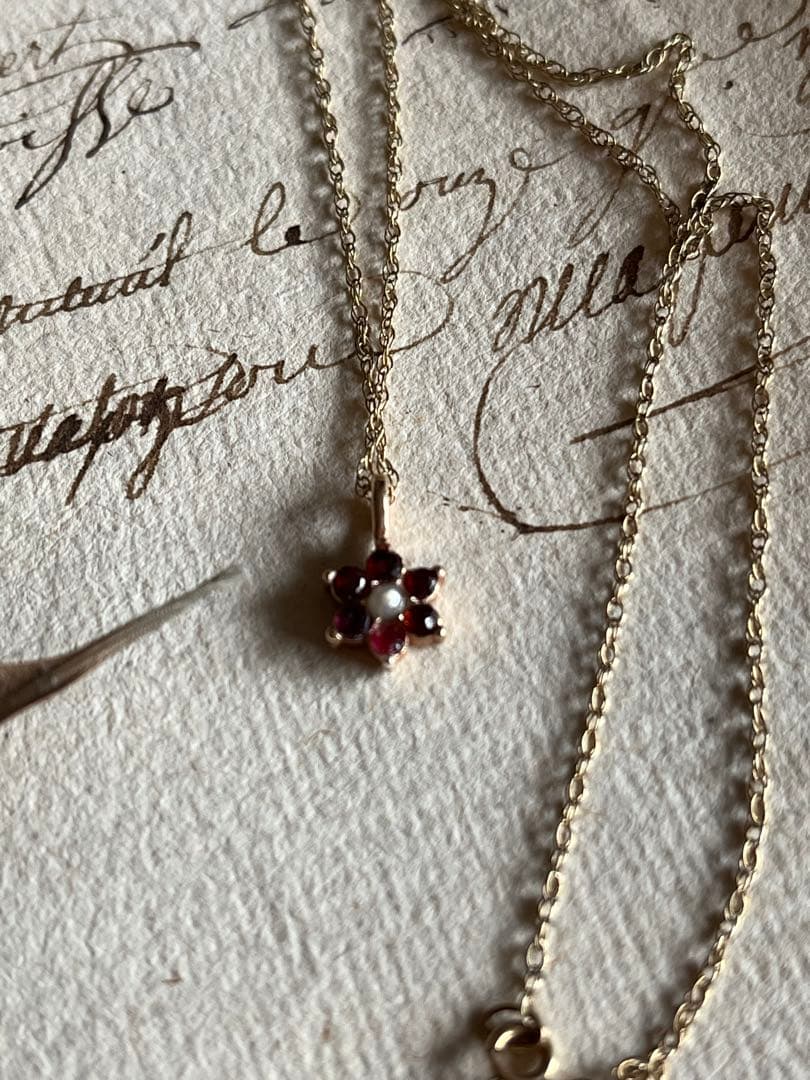イギリス ヴィンテージ9金 ガーネット&パール ペンダント(チェーン付) 9k イギリス ヴィンテージ9金 ガーネット&パール ペンダント(チェーン付) 9k