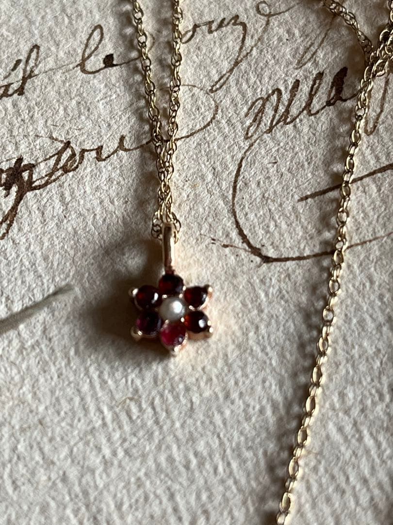 イギリス ヴィンテージ9金 ガーネット&パール ペンダント(チェーン付) 9k イギリス ヴィンテージ9金 ガーネット&パール ペンダント(チェーン付) 9k