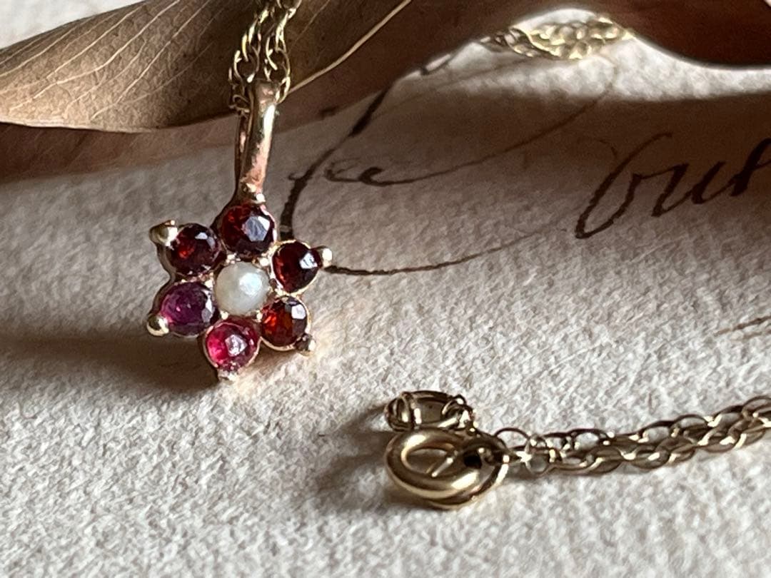 イギリス ヴィンテージ9金 ガーネット&パール ペンダント(チェーン付) 9k イギリス ヴィンテージ9金 ガーネット&パール ペンダント(チェーン付) 9k