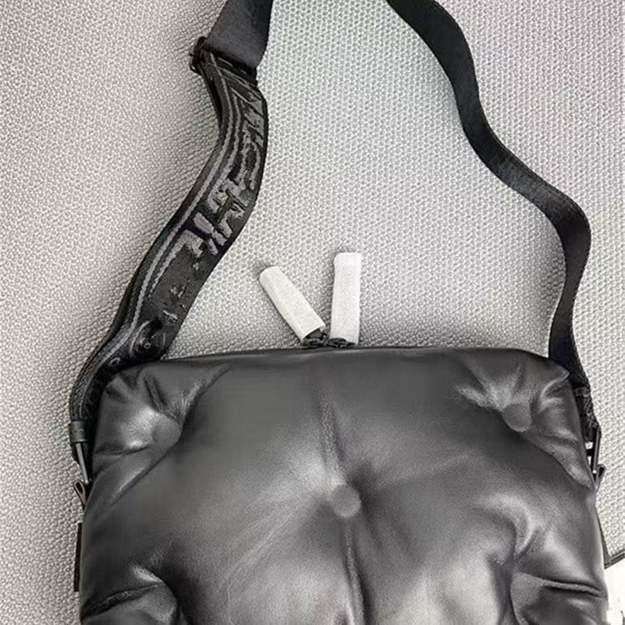 新品未使用 メゾンマルジェラグラムスラムショルダーバッグ　レザー/ユニセックス