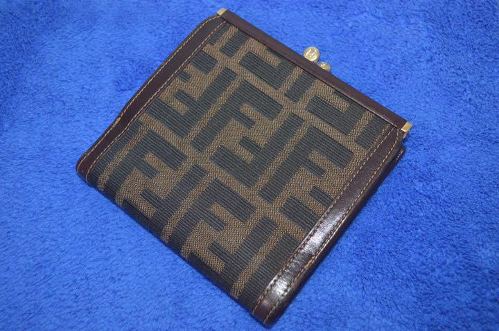 しているた 美品 二つ折り財布 ズッカ柄 がま口 GdrAN-m95695184699 FENDI フェンディ にされる