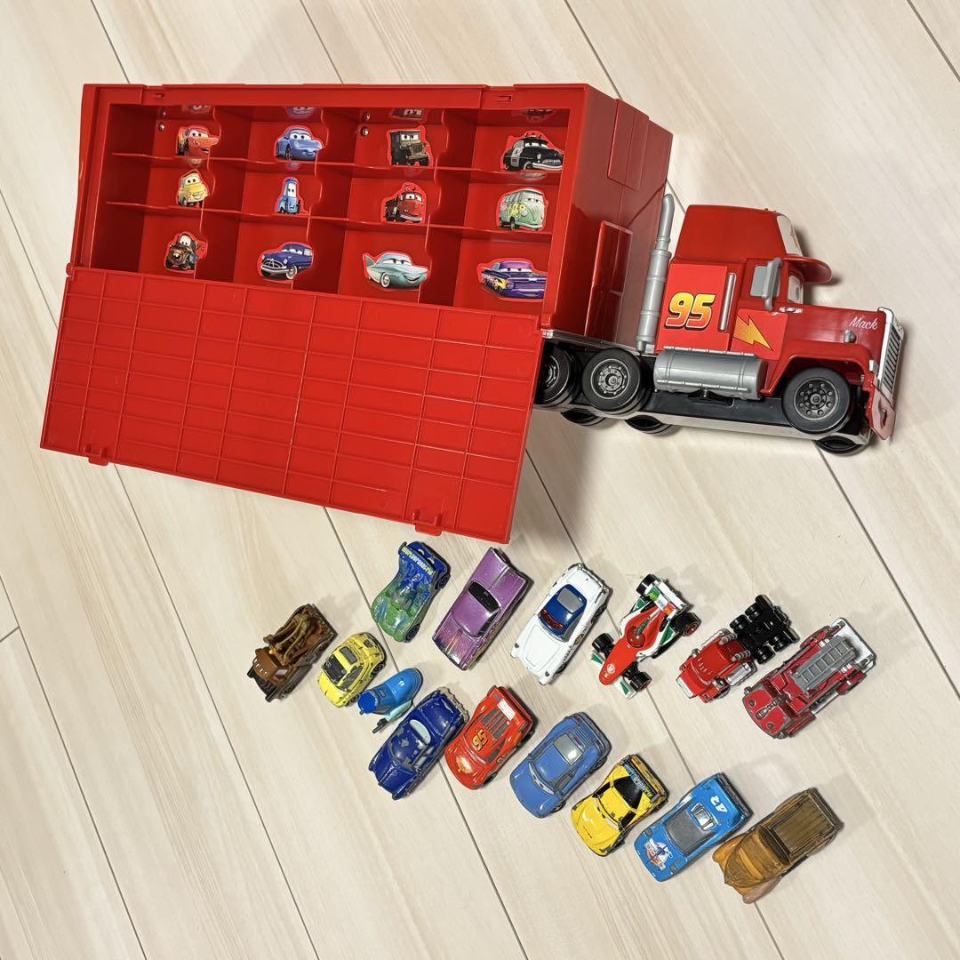 カーズ トミカ 大きなマックトレーラー 24台収納可能 ミニカー