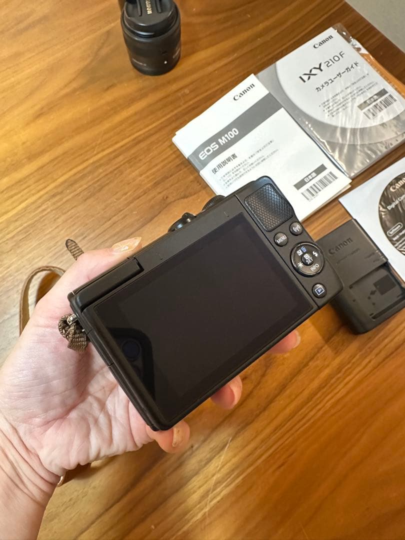 Canon EOS M100 ミラーレス一眼 Canon EOS M100 ミラーレス一眼