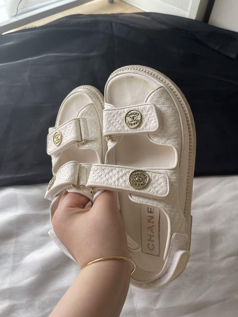 Chanelシャネル プラットサンダル