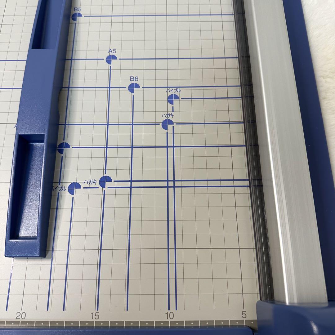 【美品】コクヨ A3対応 40枚断裁 ペーパーカッター 裁断機 DN-61N