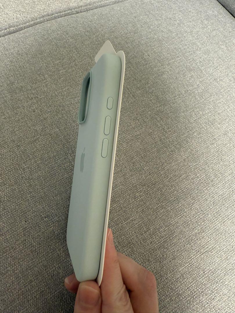 iPhone16 pro Apple純正シリコンケース アクアマリン