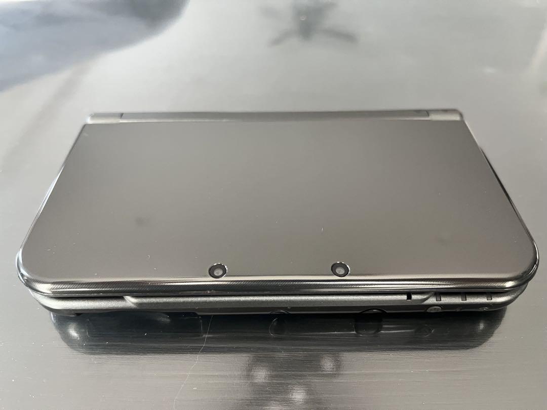 美品 ニンテンドー New 3DS LL メタリックブラック 充電器付き