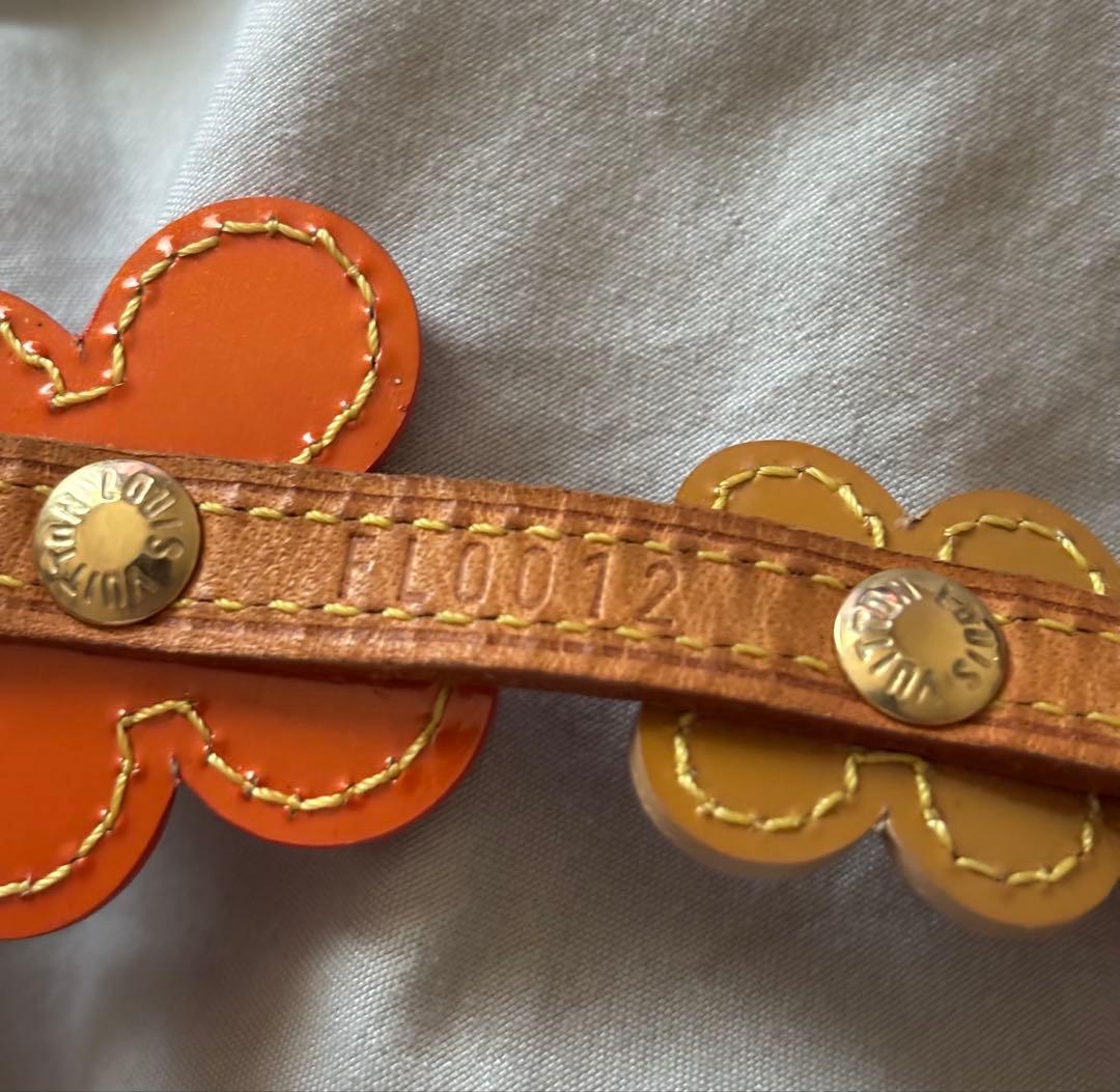 Louis Vuitton レザーベルト フラワーモチーフ　ブレスレット Louis Vuitton レザーベルト フラワーモチーフブレスレット
