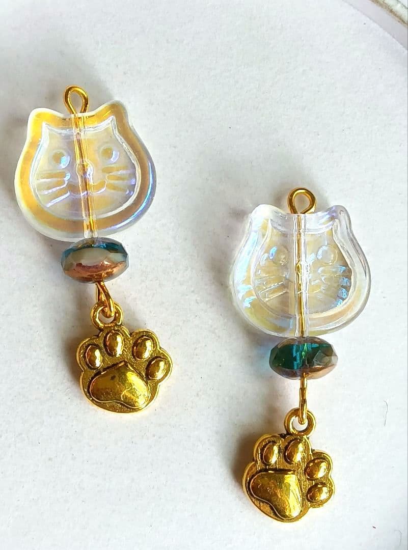 8470 猫ちゃん 肉球 チェコビーズ パーツ