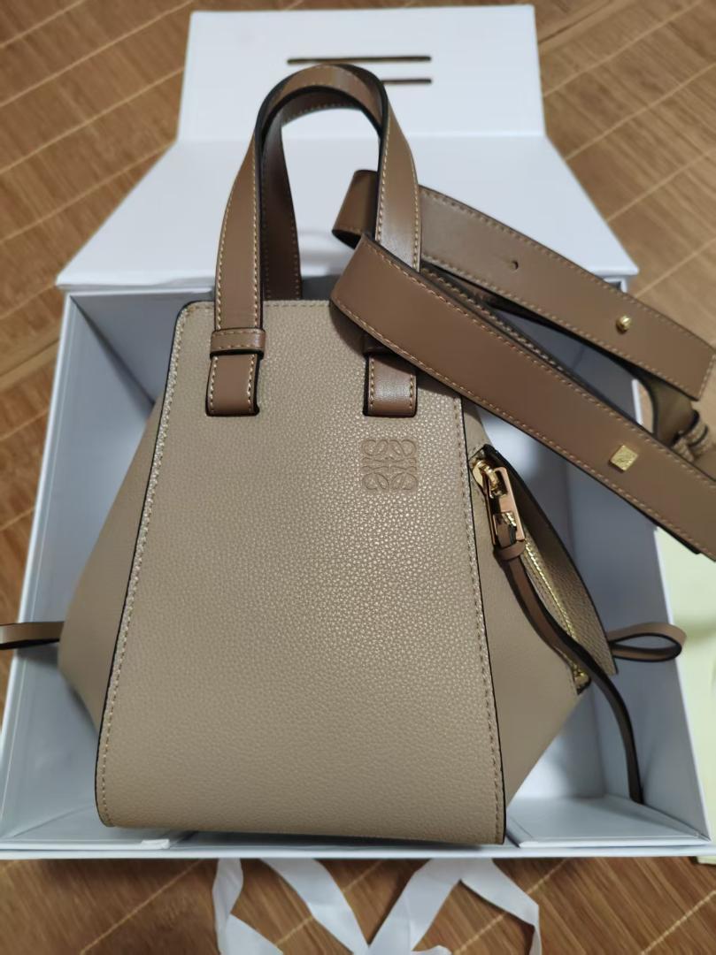 LOEWE ハンモックバッグ コンパクト バッグ