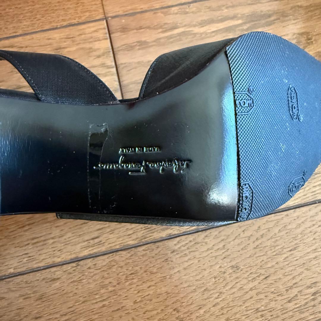 未使用品　フェラガモ パンプス ブラック　ハイヒール6 23 キルティング